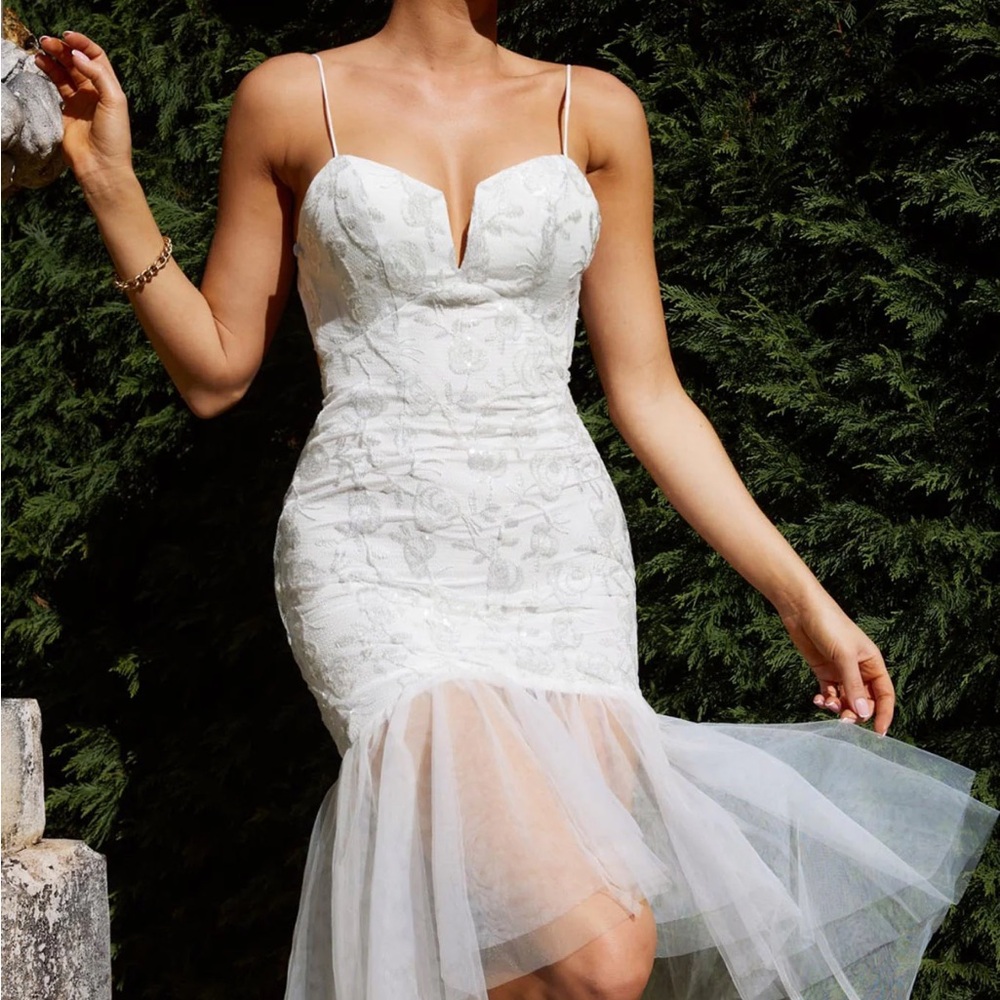 Selfie Leslie Strapless White Floral Sequin Lace Dress